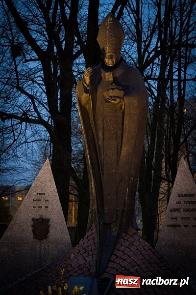 Zdjęcie w galerii na portalu naszraciborz.pl: Droga Krzyżowa ulicami miasta Racibórz wiadomości z regionu