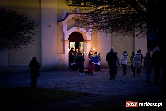 Zdjęcie w galerii na portalu naszraciborz.pl: Droga Krzyżowa ulicami miasta Racibórz wiadomości z regionu
