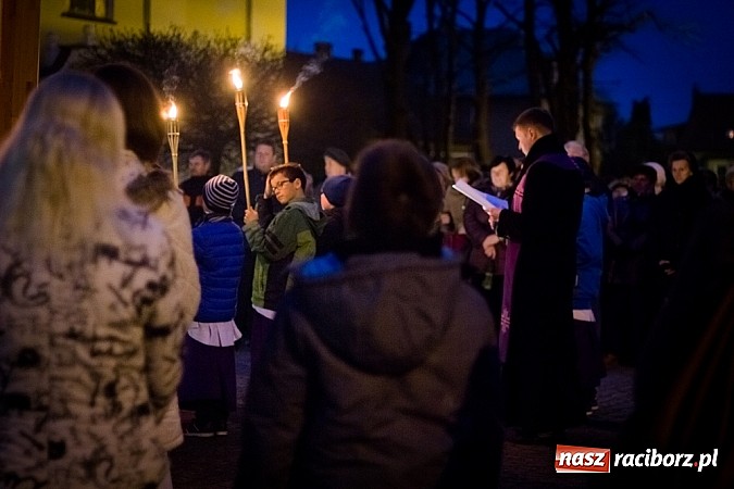 Zdjęcie w galerii na portalu naszraciborz.pl: Droga Krzyżowa ulicami miasta Racibórz wiadomości z regionu