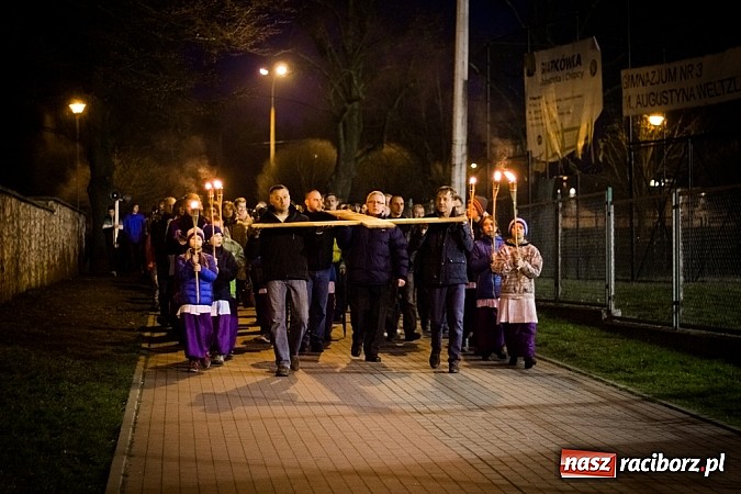Zdjęcie w galerii na portalu naszraciborz.pl: Droga Krzyżowa ulicami miasta Racibórz wiadomości z regionu