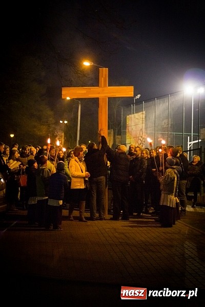 Zdjęcie w galerii na portalu naszraciborz.pl: Droga Krzyżowa ulicami miasta Racibórz wiadomości z regionu