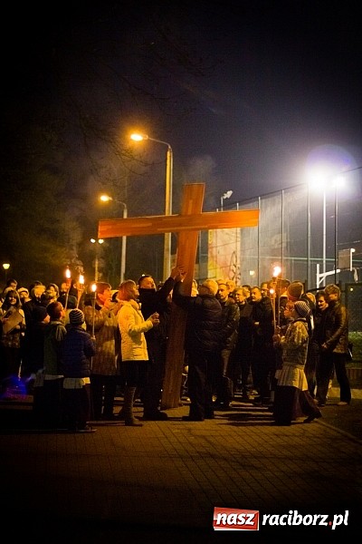 Zdjęcie w galerii na portalu naszraciborz.pl: Droga Krzyżowa ulicami miasta Racibórz wiadomości z regionu