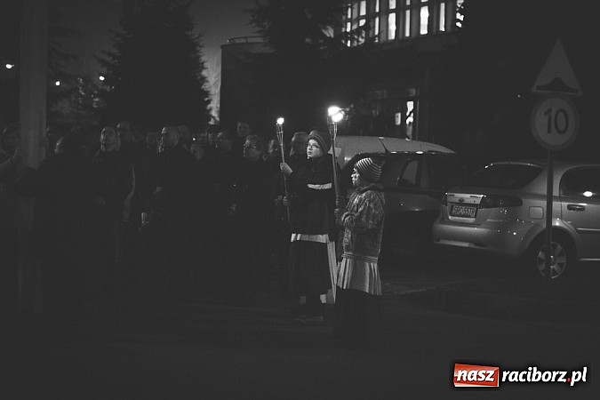 Zdjęcie w galerii na portalu naszraciborz.pl: Droga Krzyżowa ulicami miasta Racibórz wiadomości z regionu