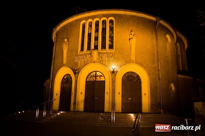 Zdjęcie w galerii na portalu naszraciborz.pl: Droga Krzyżowa ulicami miasta Racibórz wiadomości z regionu