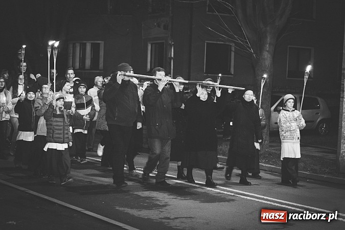 Zdjęcie w galerii na portalu naszraciborz.pl: Droga Krzyżowa ulicami miasta Racibórz wiadomości z regionu