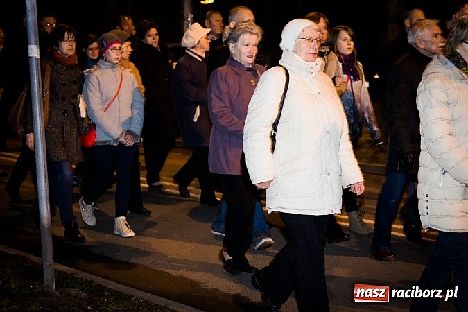 Zdjęcie w galerii na portalu naszraciborz.pl: Droga Krzyżowa ulicami miasta Racibórz wiadomości z regionu