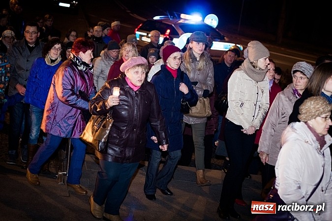 Zdjęcie w galerii na portalu naszraciborz.pl: Droga Krzyżowa ulicami miasta Racibórz wiadomości z regionu
