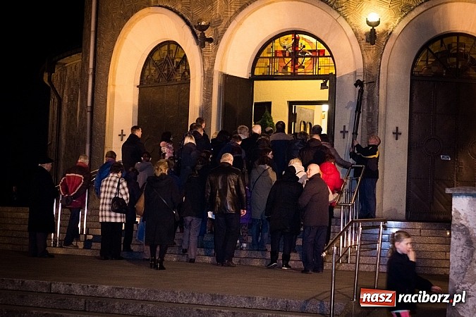 Zdjęcie w galerii na portalu naszraciborz.pl: Droga Krzyżowa ulicami miasta Racibórz wiadomości z regionu
