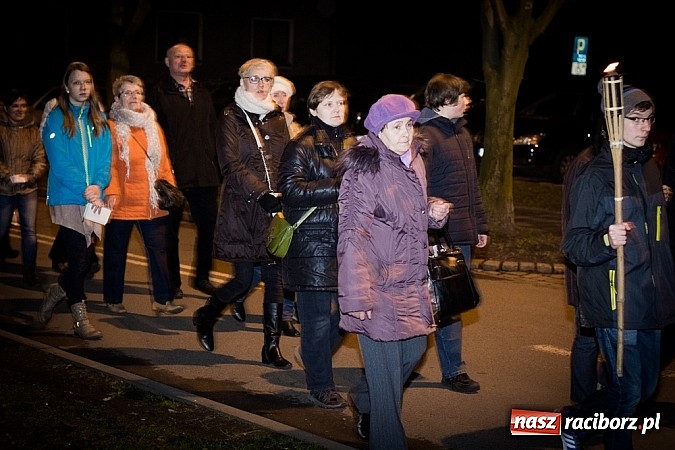 Zdjęcie w galerii na portalu naszraciborz.pl: Droga Krzyżowa ulicami miasta Racibórz wiadomości z regionu