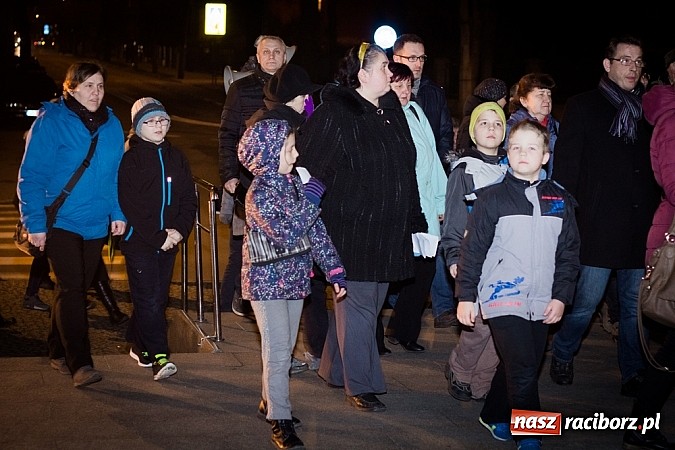 Zdjęcie w galerii na portalu naszraciborz.pl: Droga Krzyżowa ulicami miasta Racibórz wiadomości z regionu
