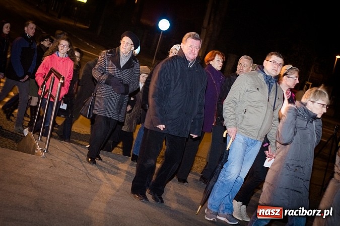 Zdjęcie w galerii na portalu naszraciborz.pl: Droga Krzyżowa ulicami miasta Racibórz wiadomości z regionu