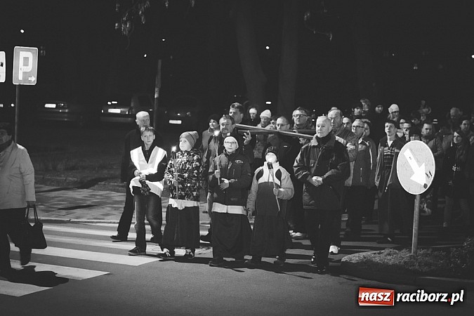 Zdjęcie w galerii na portalu naszraciborz.pl: Droga Krzyżowa ulicami miasta Racibórz wiadomości z regionu