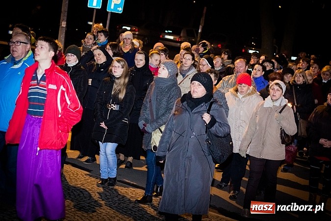 Zdjęcie w galerii na portalu naszraciborz.pl: Droga Krzyżowa ulicami miasta Racibórz wiadomości z regionu