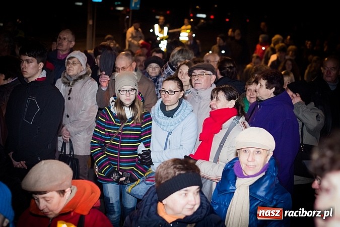 Zdjęcie w galerii na portalu naszraciborz.pl: Droga Krzyżowa ulicami miasta Racibórz wiadomości z regionu