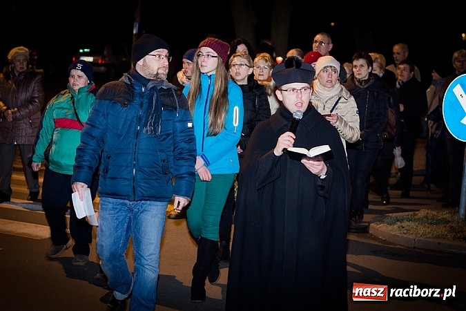 Zdjęcie w galerii na portalu naszraciborz.pl: Droga Krzyżowa ulicami miasta Racibórz wiadomości z regionu