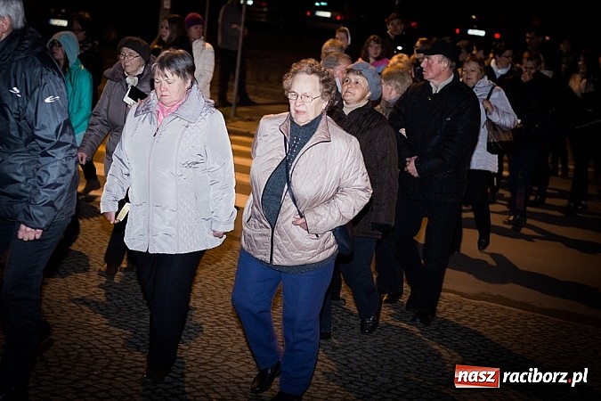 Zdjęcie w galerii na portalu naszraciborz.pl: Droga Krzyżowa ulicami miasta Racibórz wiadomości z regionu