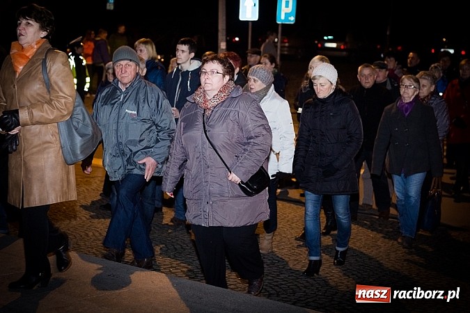 Zdjęcie w galerii na portalu naszraciborz.pl: Droga Krzyżowa ulicami miasta Racibórz wiadomości z regionu