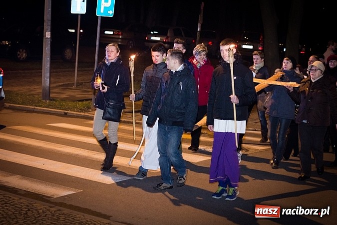Zdjęcie w galerii na portalu naszraciborz.pl: Droga Krzyżowa ulicami miasta Racibórz wiadomości z regionu