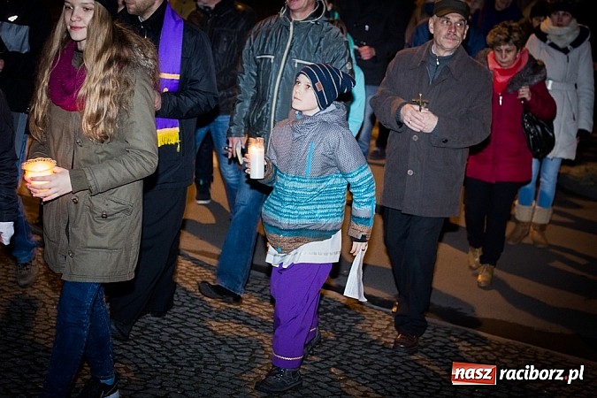 Zdjęcie w galerii na portalu naszraciborz.pl: Droga Krzyżowa ulicami miasta Racibórz wiadomości z regionu
