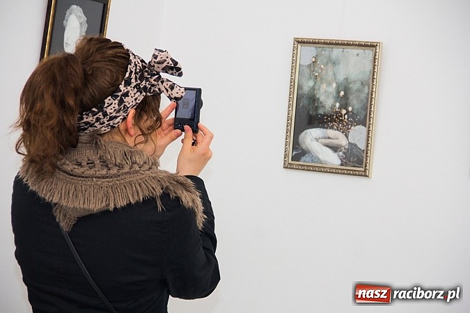 Zdjęcie w galerii na portalu naszraciborz.pl: Wystawa dr Karoliny Stanieczek w galerii Czarny Kot wiadomości z regionu