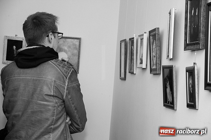 Zdjęcie w galerii na portalu naszraciborz.pl: Wystawa dr Karoliny Stanieczek w galerii Czarny Kot wiadomości z regionu