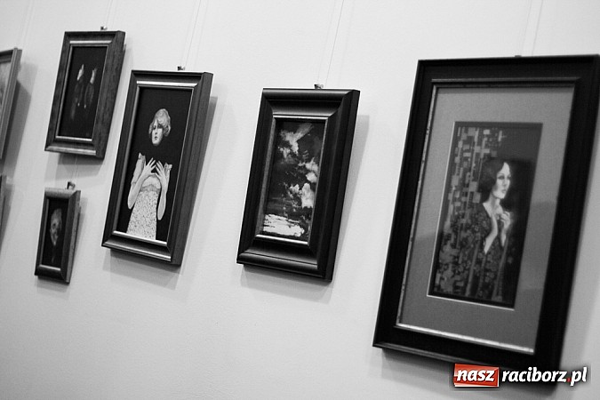 Zdjęcie w galerii na portalu naszraciborz.pl: Wystawa dr Karoliny Stanieczek w galerii Czarny Kot wiadomości z regionu