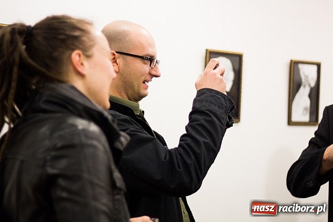 Zdjęcie w galerii na portalu naszraciborz.pl: Wystawa dr Karoliny Stanieczek w galerii Czarny Kot wiadomości z regionu