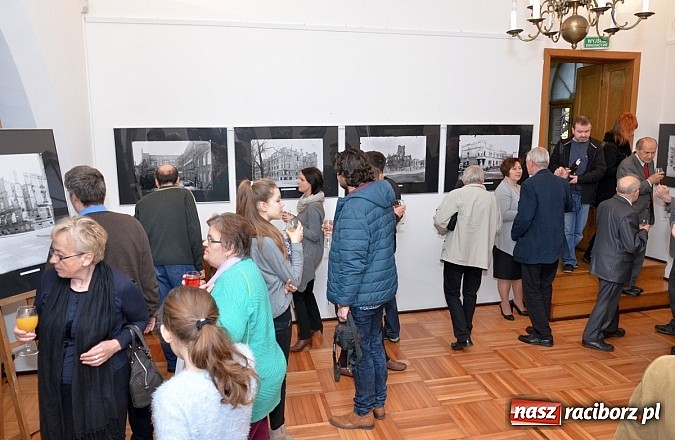 Zdjęcie w galerii na portalu naszraciborz.pl: Koniec/początek. Racibórz w powojennej fotografii wiadomości z regionu