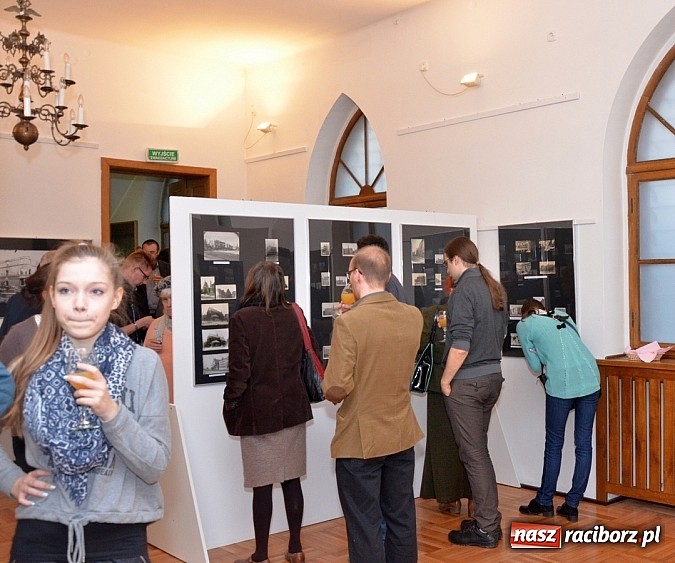 Zdjęcie w galerii na portalu naszraciborz.pl: Koniec/początek. Racibórz w powojennej fotografii wiadomości z regionu