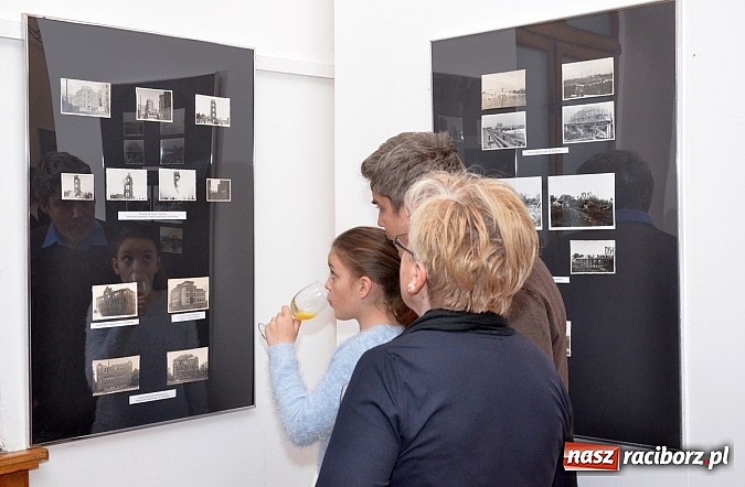 Zdjęcie w galerii na portalu naszraciborz.pl: Koniec/początek. Racibórz w powojennej fotografii wiadomości z regionu