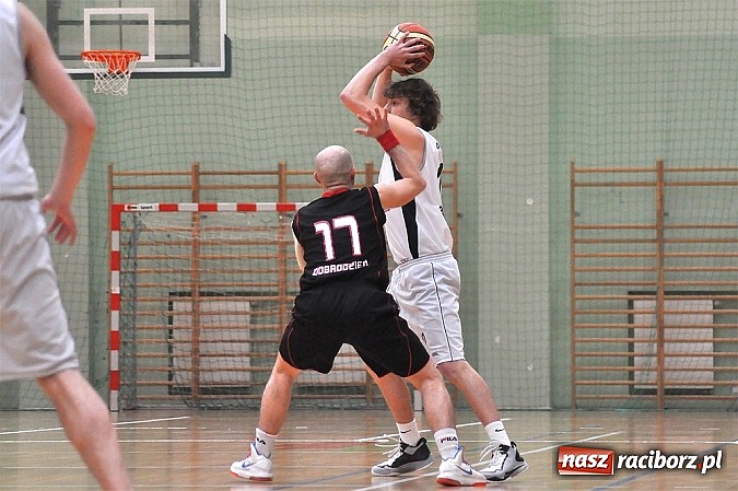 Zdjęcie w galerii na portalu naszraciborz.pl: Ofensywa gra o trzecie miejsce. Porażka w pierwszym meczu wiadomości z regionu