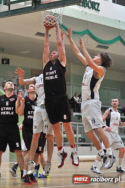 Zdjęcie w galerii na portalu naszraciborz.pl: Ofensywa gra o trzecie miejsce. Porażka w pierwszym meczu wiadomości z regionu