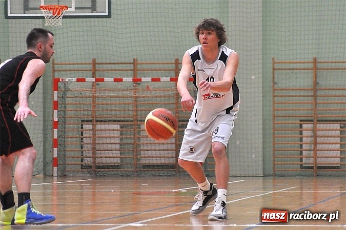 Zdjęcie w galerii na portalu naszraciborz.pl: Ofensywa gra o trzecie miejsce. Porażka w pierwszym meczu wiadomości z regionu