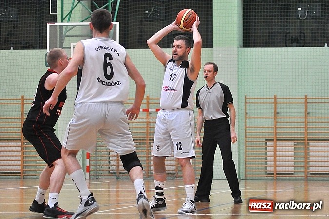 Zdjęcie w galerii na portalu naszraciborz.pl: Ofensywa gra o trzecie miejsce. Porażka w pierwszym meczu wiadomości z regionu