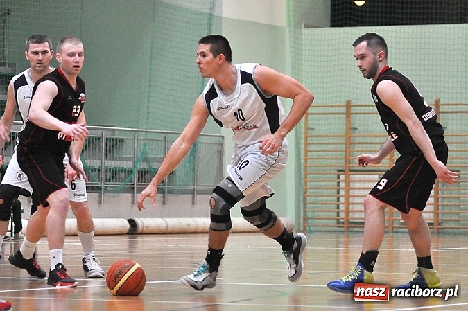 Zdjęcie w galerii na portalu naszraciborz.pl: Ofensywa gra o trzecie miejsce. Porażka w pierwszym meczu wiadomości z regionu