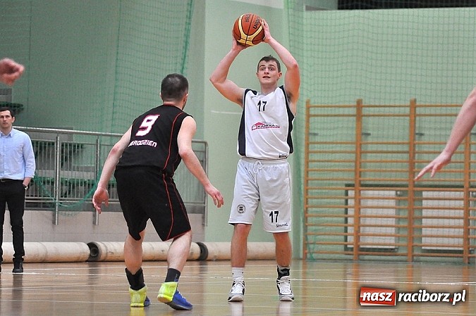 Zdjęcie w galerii na portalu naszraciborz.pl: Ofensywa gra o trzecie miejsce. Porażka w pierwszym meczu wiadomości z regionu