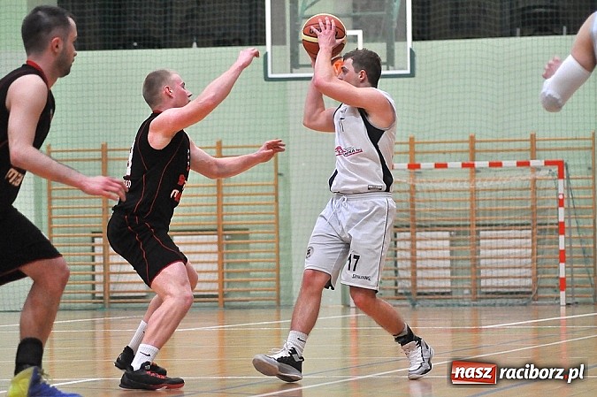 Zdjęcie w galerii na portalu naszraciborz.pl: Ofensywa gra o trzecie miejsce. Porażka w pierwszym meczu wiadomości z regionu
