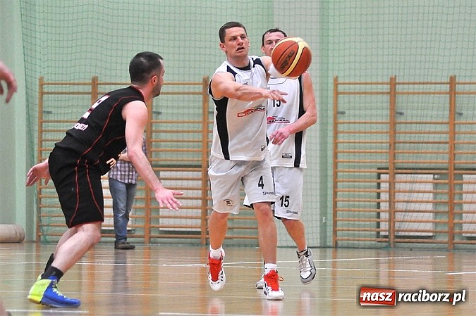 Zdjęcie w galerii na portalu naszraciborz.pl: Ofensywa gra o trzecie miejsce. Porażka w pierwszym meczu wiadomości z regionu
