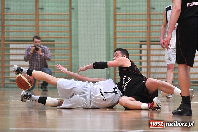 Zdjęcie w galerii na portalu naszraciborz.pl: Ofensywa gra o trzecie miejsce. Porażka w pierwszym meczu wiadomości z regionu