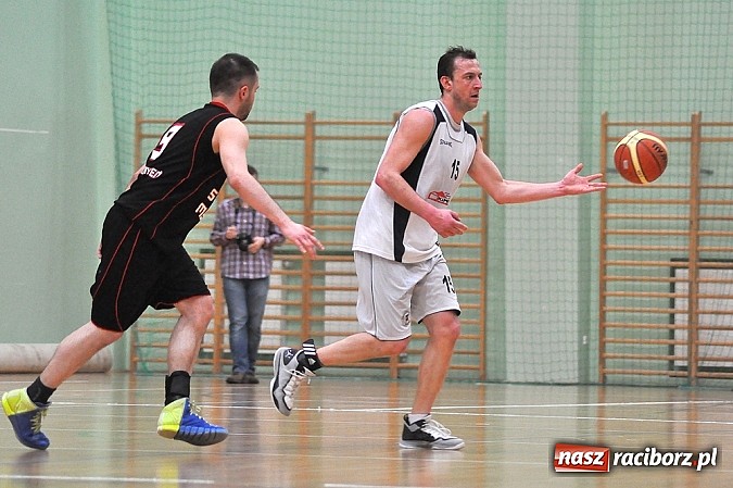 Zdjęcie w galerii na portalu naszraciborz.pl: Ofensywa gra o trzecie miejsce. Porażka w pierwszym meczu wiadomości z regionu