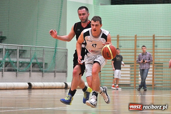 Zdjęcie w galerii na portalu naszraciborz.pl: Ofensywa gra o trzecie miejsce. Porażka w pierwszym meczu wiadomości z regionu