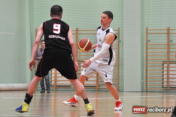 Zdjęcie w galerii na portalu naszraciborz.pl: Ofensywa gra o trzecie miejsce. Porażka w pierwszym meczu wiadomości z regionu