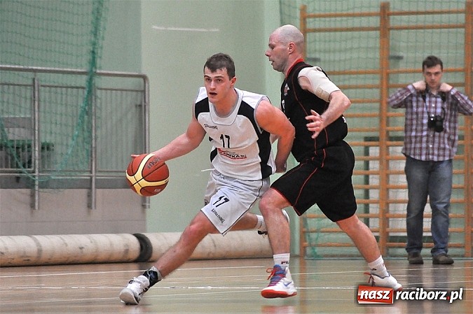 Zdjęcie w galerii na portalu naszraciborz.pl: Ofensywa gra o trzecie miejsce. Porażka w pierwszym meczu wiadomości z regionu
