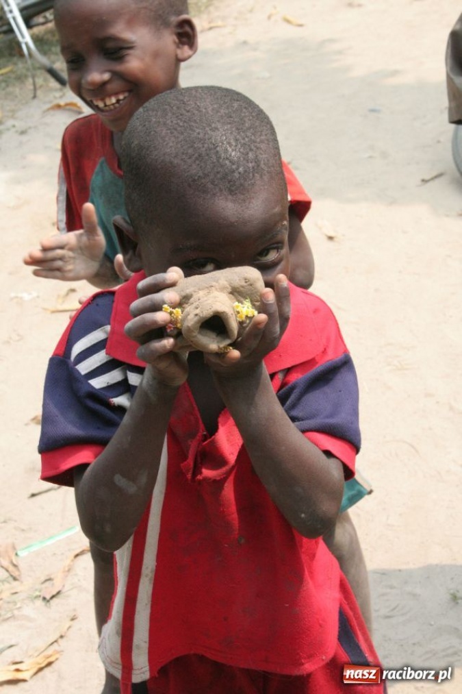 Zdjęcie w galerii na portalu naszraciborz.pl: U siebie czyli w Kongo... wiadomości z regionu
