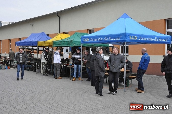 Zdjęcie w galerii na portalu naszraciborz.pl: Targ koński z giełdą warzyw, kwiatów, sadzonek i staroci wiadomości z regionu