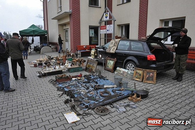 Zdjęcie w galerii na portalu naszraciborz.pl: Targ koński z giełdą warzyw, kwiatów, sadzonek i staroci wiadomości z regionu