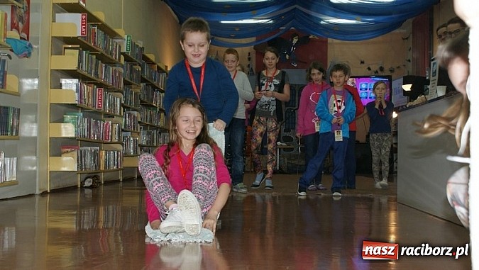 Zdjęcie w galerii na portalu naszraciborz.pl: Raciborska noc z Andersenem  wiadomości z regionu