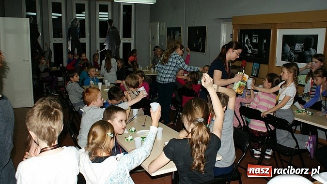 Zdjęcie w galerii na portalu naszraciborz.pl: Raciborska noc z Andersenem  wiadomości z regionu