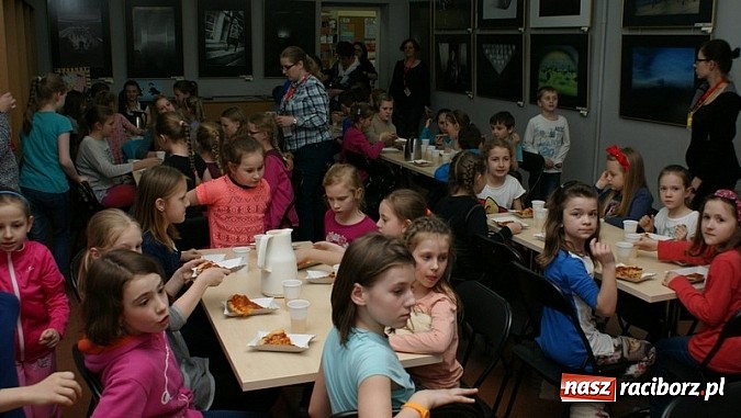 Zdjęcie w galerii na portalu naszraciborz.pl: Raciborska noc z Andersenem  wiadomości z regionu