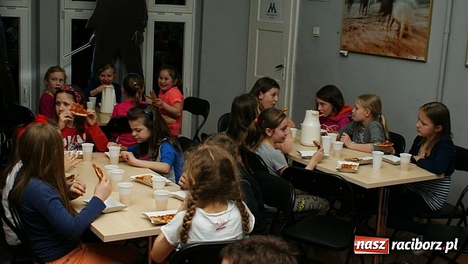 Zdjęcie w galerii na portalu naszraciborz.pl: Raciborska noc z Andersenem  wiadomości z regionu